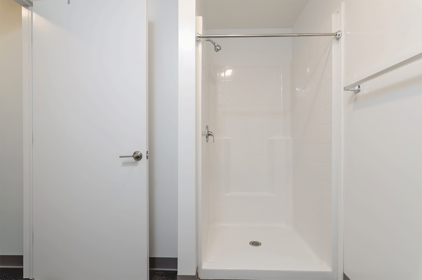 Living space deluxe 1 bedroom 2 bath apartment