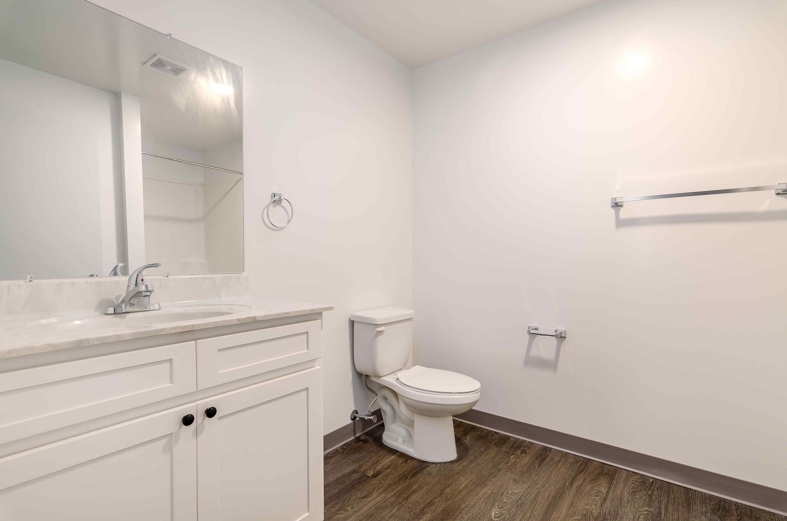 Stylish bathroom Grand Monarch premium apartments